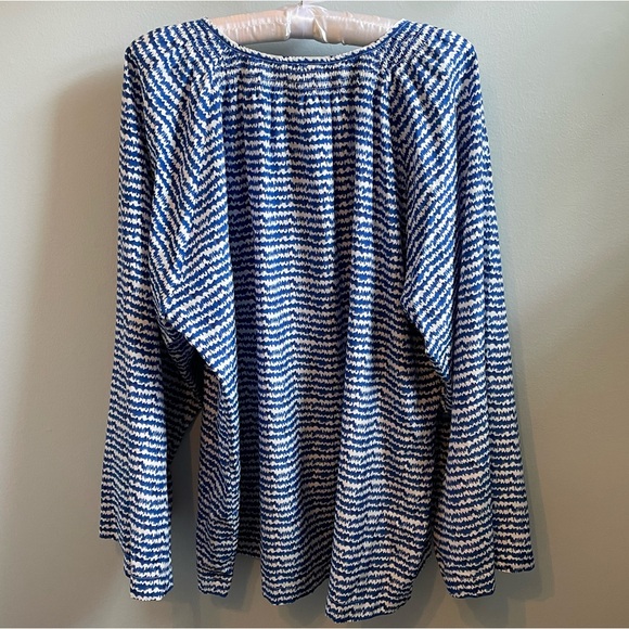 Tucker Silk Blend Women’s Blouse Size XL Blue White Blurred Stripes Pearl Button - Picture 2 of 10